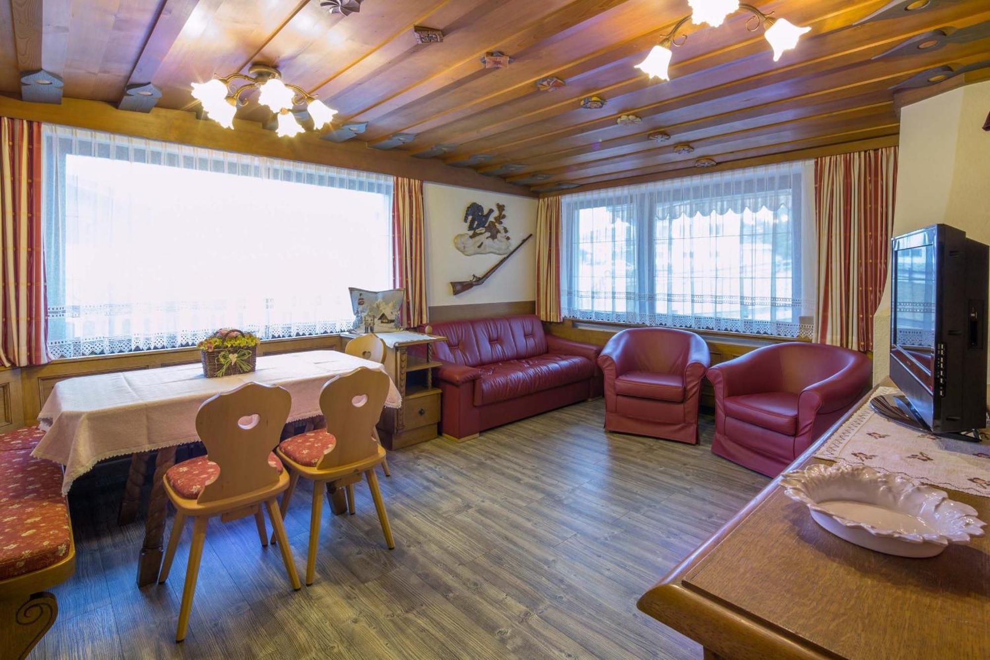 Alpin Apartments Colfosco Kamer foto