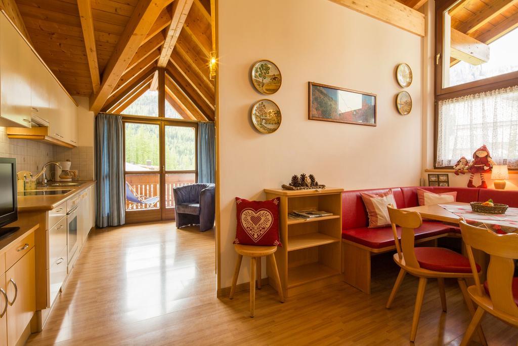 Alpin Apartments Colfosco Kamer foto